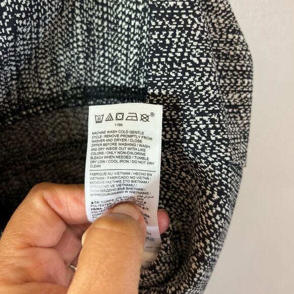 Athleta Delancey Textured Moto Tight Womens Black White Ankle Zip Size Small - Picture 9 of 9